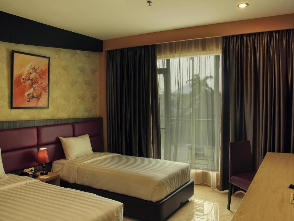 Asoka Luxury Hotel Bandar Lampung Dış mekan fotoğraf