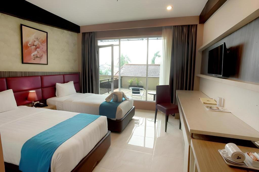 Asoka Luxury Hotel Bandar Lampung Dış mekan fotoğraf